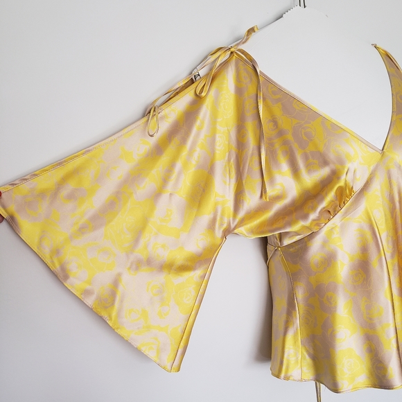 Miguelina Silk Flutter Tie Sleeve Blouse Y2K with Rose Pattern Size XS - Picture 3 of 5